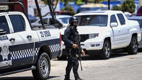 Reportan un migrante muerto y 45 heridos tras volcadura de camión en el estado mexicano de Veracruz