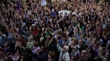 Dos años de cárcel por difundir en Twitter una foto de la víctima de 'La Manada' durante la violación