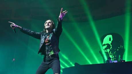 Elijah Wood baila Skibidi con la banda rusa Little Big en el estreno de su nueva película (VIDEO)