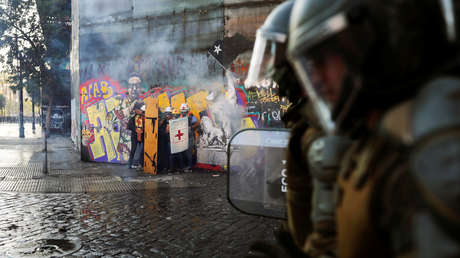 Los rescatistas chilenos que salvan manifestantes en la línea de fuego