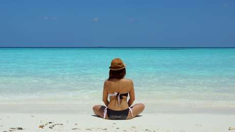 "¡Me están atacando sexualmente!": arrestan a una turista en las Maldivas por usar bikini