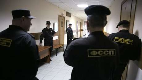 Un exfuncionario ruso acusado de extorsión se suicida de un tiro en la sala del juzgado