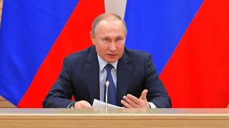 Putin asegura que en Rusia no serán sustituidos los conceptos de padre y madre por los de 'progenitor 1' y 'progenitor 2' (VIDEO)