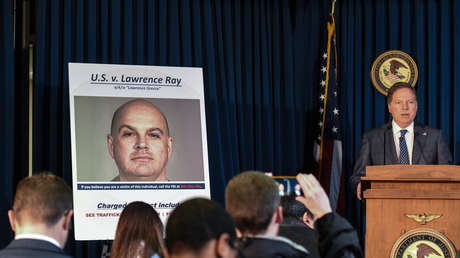 Arrestan a un hombre que creó un 'culto' entre los estudiantes de una universidad y les extorsionó un millón de dólares con abuso sexual y mental