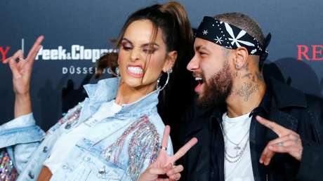 Polémica por la participación de Neymar en un evento de moda en medio de su recuperación antes de los octavos de final de la Liga de Campeones