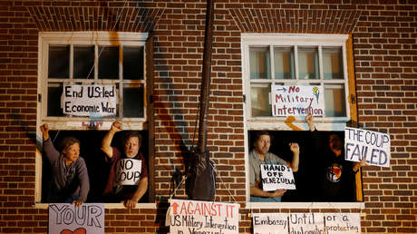 Declaran nulo el juicio contra los activistas estadounidenses que protegieron la embajada de Venezuela en Washington