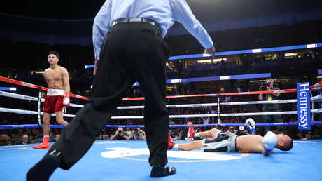 VIDEO: Un boxeador invicto de 21 años arrasa con su rival en 80 segundos con un paralizante izquierdazo