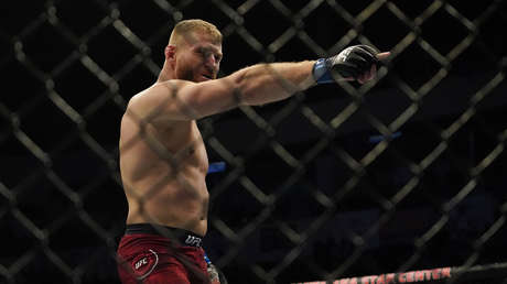 VIDEO: Un peleador de la UFC gana una revancha con un brutal nocaut y reta al campeón de su categoría en pleno octágono