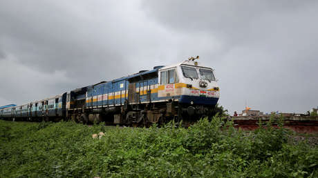VIDEO: Un hombre cae de un tren en marcha y no es arrollado de milagro