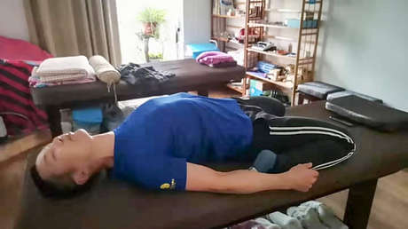 VIDEO: Un corredor de maratones chino corre 50 kilómetros dentro de su apartamento durante la cuarentena por coronavirus