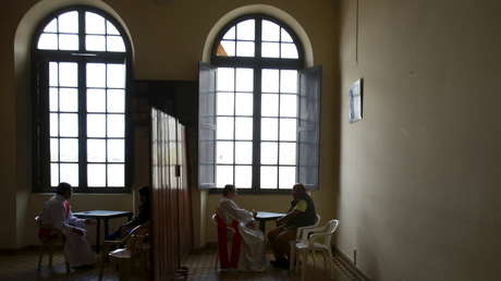 "Uno cuando se enamora no tiene calendario": acusan a un cura colombiano de abusar de una niña durante años hasta dejarla embarazada