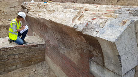 Descubren paredes elaboradas con calaveras y huesos de piernas humanas en Bélgica