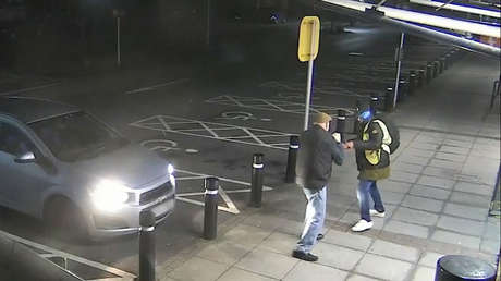 VIDEO: Un anciano de 77 años repele a puñetazos el ataque de un ladrón