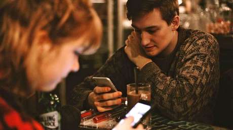 Científicos obtienen la primera prueba material de que el cerebro de los adictos al teléfono inteligente encoge de tamaño