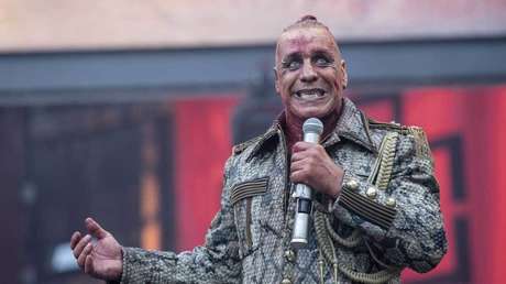 Líder de Rammstein graba un videoclip pornográfico con actrices rusas y estas sufren una ola de acoso en la Red