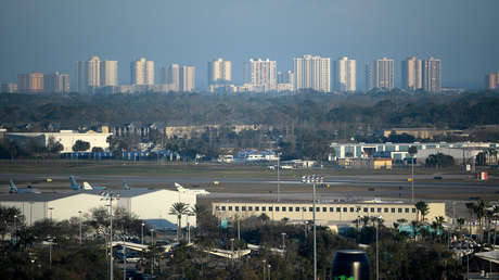 VIDEO: Una avioneta en llamas aterriza en un aeropuerto de EE.UU.