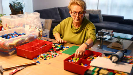 "Sin barreras": Una mujer construye rampas con piezas de lego para facilitar la movilidad de gente en silla de ruedas (VIDEO)