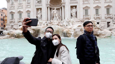 Italia cierra diez municipios por el coronavirus en medio de una ola de nuevos casos y la muerte del primer infectado