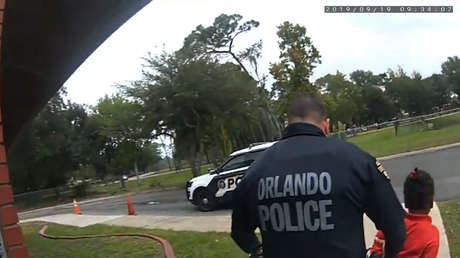 VIDEO: Una niña de seis años suplica a un policía mientras es arrestada y esposada en EE.UU.