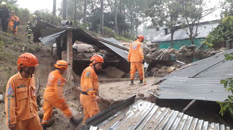 VIDEOS: Milagroso rescate de un bebé de 9 meses que estuvo atrapado 6 horas entre el lodo que dejó un alud en Colombia