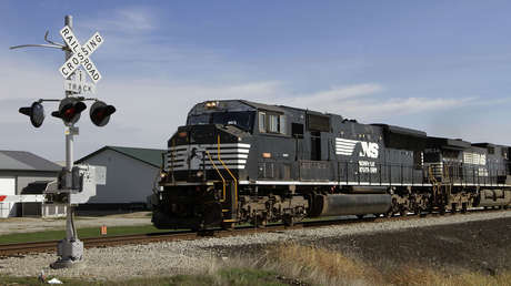 Este video demuestra por qué es una malísima idea hacer una sesión fotográfica en las vías ferroviarias