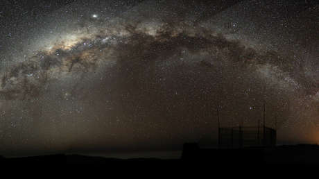 Un agujero negro supermasivo causó la mayor explosión jamás vista en el Universo, dejando un cráter donde cabrían 15 galaxias