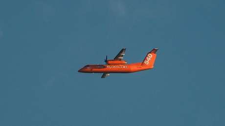VIDEO: Pasajeros graban desde la cabina el aterrizaje de emergencia de un avión con un motor fallido