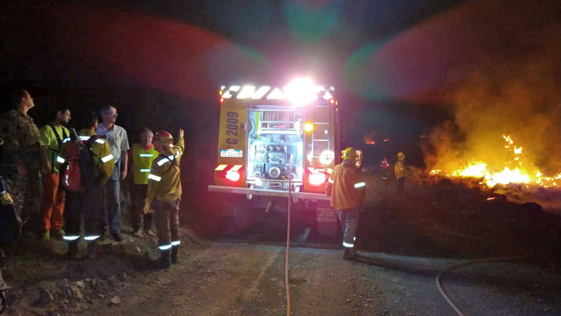 VIDEO, FOTOS: Un enorme incendio en el sur de Argentina arrasa casi 400 hectáreas