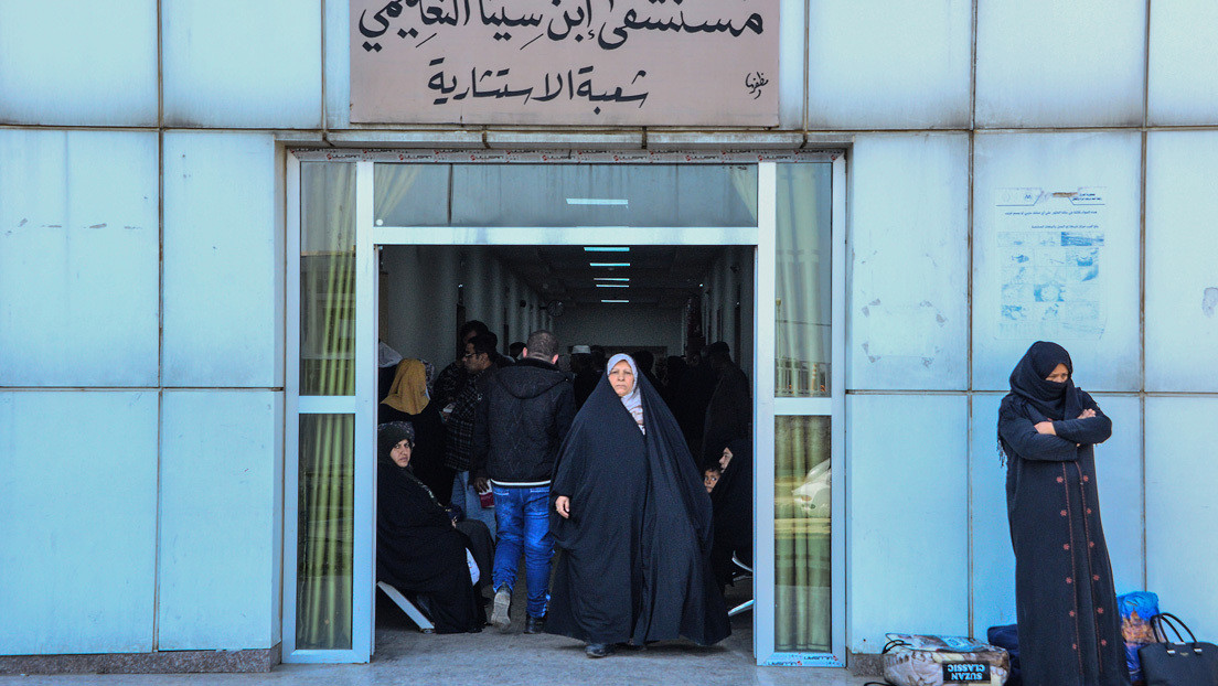 VIDEO: Muere de un infarto ante una cámara de televisión mientras se quejaba de la situación social a las puertas de un hospital