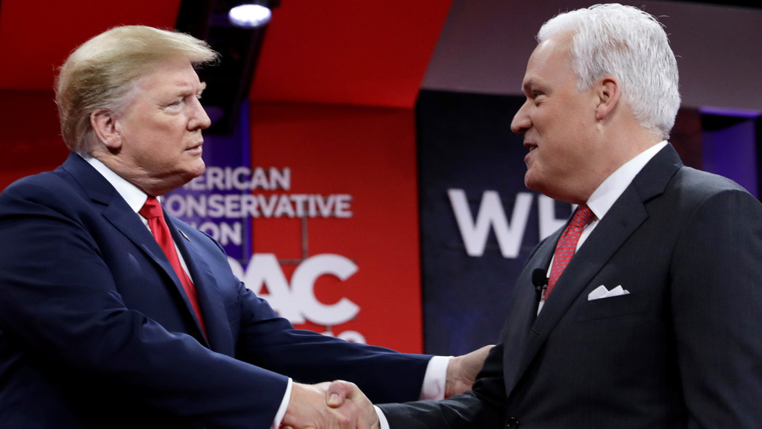 Un político que estrechó la mano de Trump había interactuado con un infectado por coronavirus