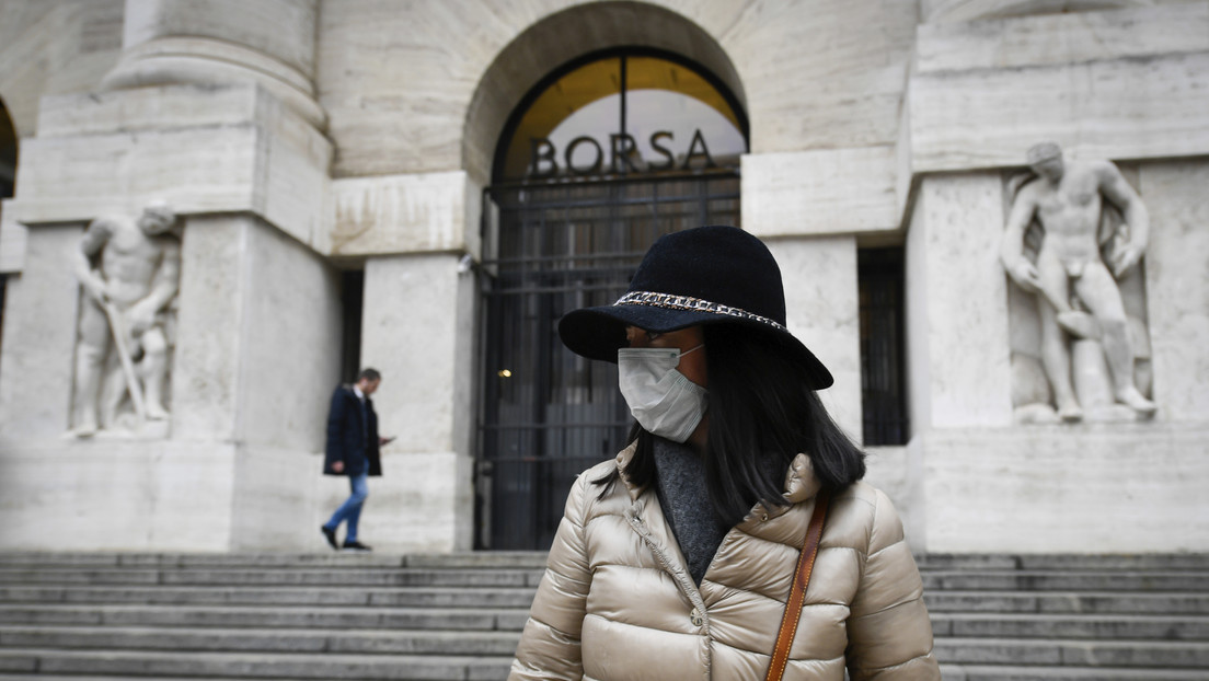La principal bolsa de Italia cae más del 10 %