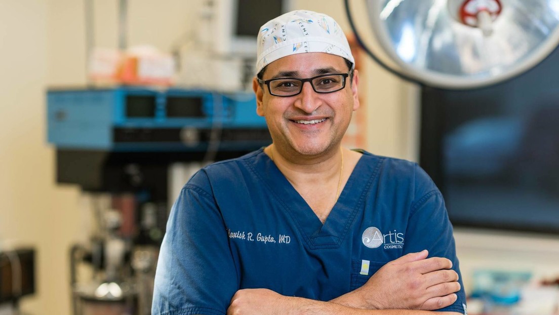 Arrestan a un cirujano plástico acusado de drogar y violar a mujeres mientras estaban inconscientes