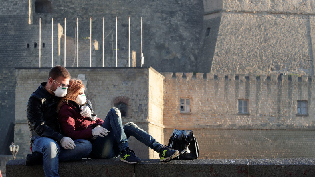 Un hombre contrae coronavirus en un viaje secreto a Italia con su amante y ahora está aislado con su esposa