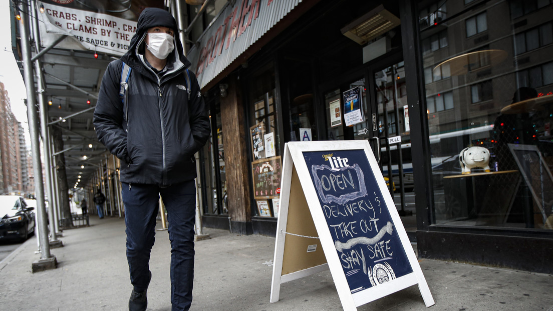 Un médico confundió sus síntomas de coronavirus con un resfriado, y esta es su advertencia