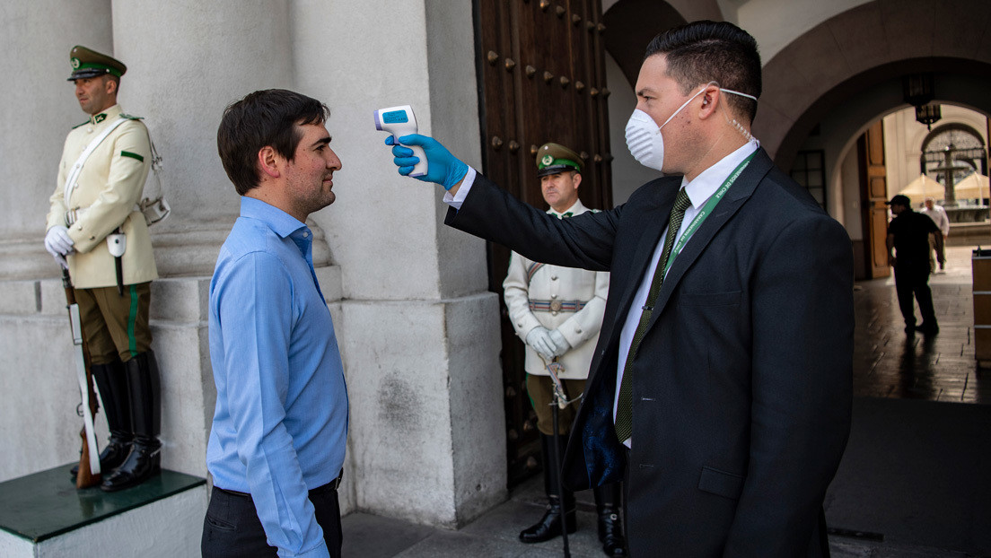 "No esperemos más, necesitamos una cuarentena nacional ahora": El llamado urgente de 56 alcaldes chilenos al presidente Piñera