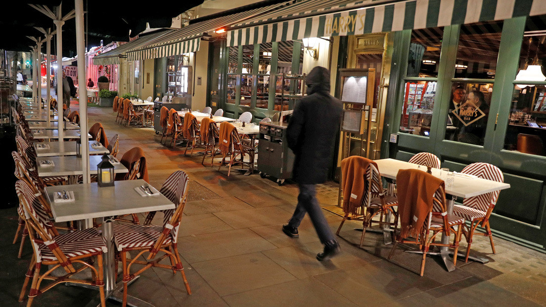 Reino Unido ordena el cierre de bares, restaurantes, cines y gimnasios por el brote de coronavirus