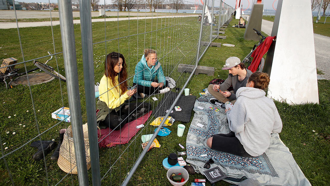 Alemania prohibe reuniones de más de dos personas para detener la propagación de coronavirus