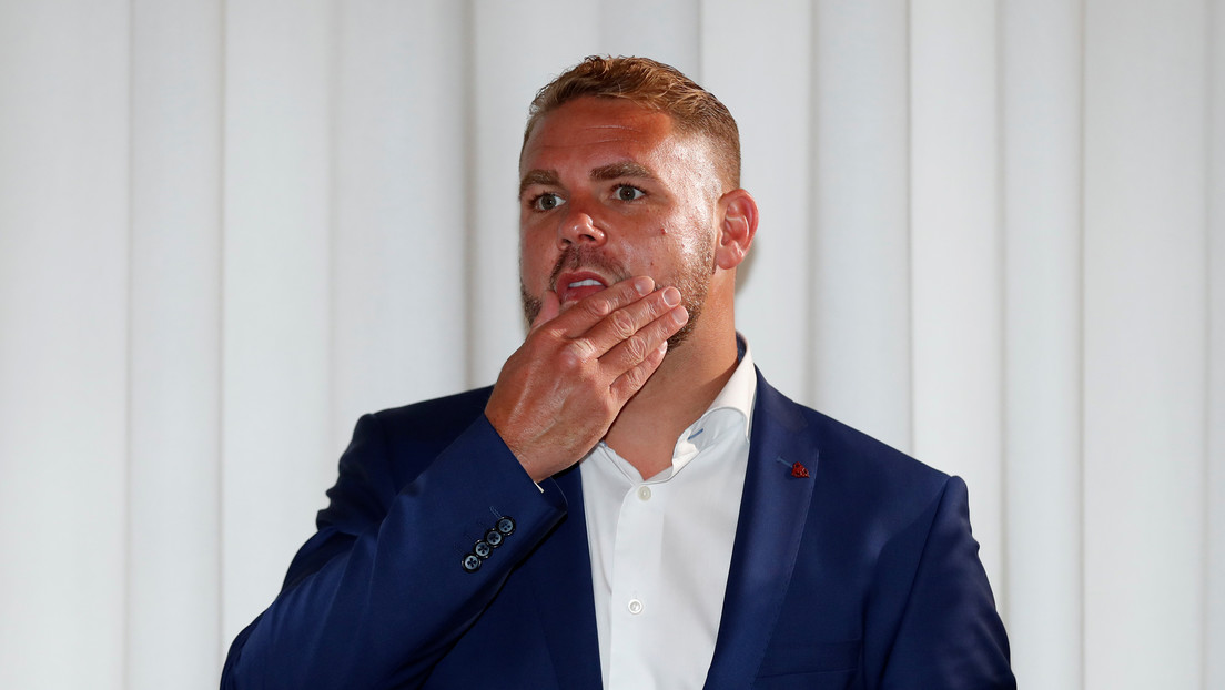 VIDEO: Un campeón de boxeo enseña cómo golpear a las mujeres durante el aislamiento en casa y acaba disculpándose