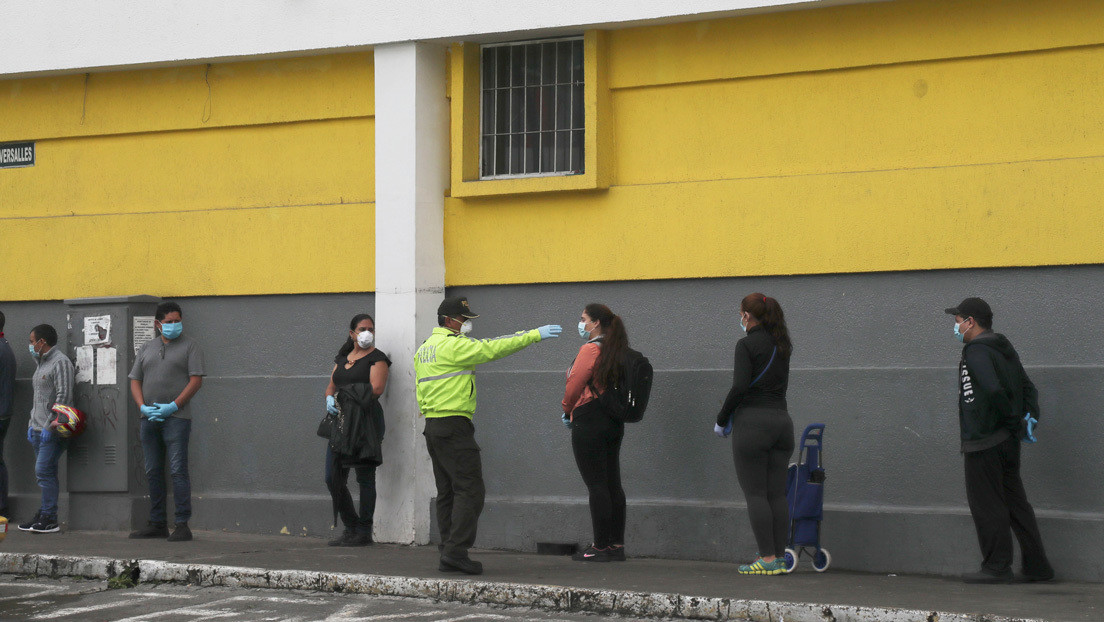 Cadáveres apilados en hospitales y fallecidos en sus casas: la lucha de Ecuador para dar sepultura a los muertos de coronavirus