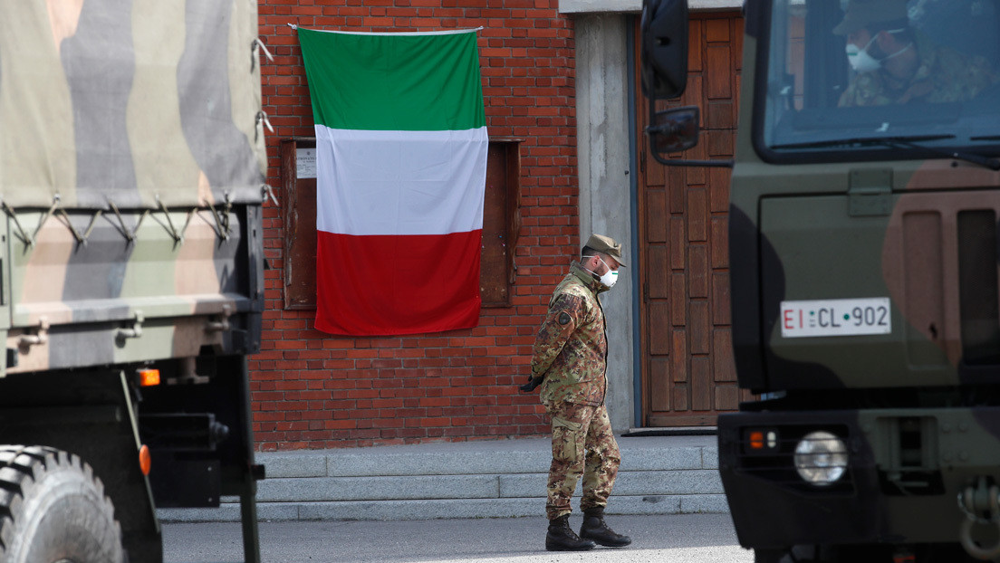 Jefe policial de Bérgamo: "No hay espacio para más féretros en el norte de Italia, hay que trasladarlos hacia el sur"