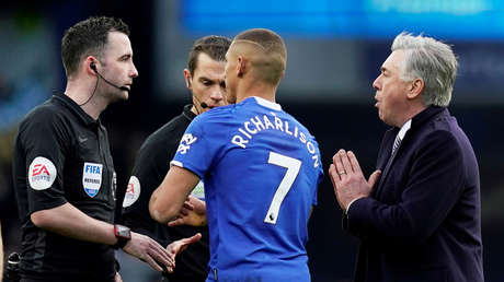 VIDEO: Una polémica decisión del VAR salva de la derrota al Manchester United en el último minuto