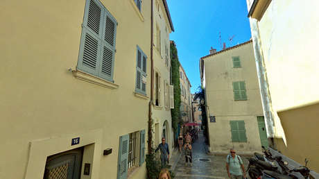 Hallan decenas de piedras preciosas escondidas en una antigua casa parroquial en Francia