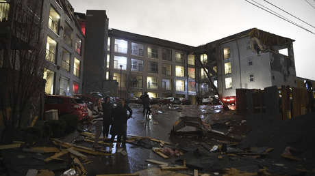 VIDEOS: Un tornado gigante deja decenas de muertos y provoca estragos en EE.UU.