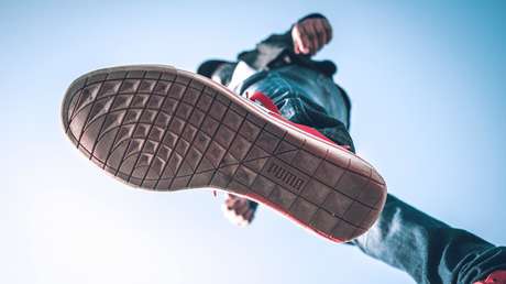 Internautas detectan 'un retrato de Hitler' en unas zapatillas de Puma