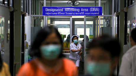 Una fábrica tailandesa lava y plancha mascarillas usadas para venderlas como nuevas en medio del brote de coronavirus