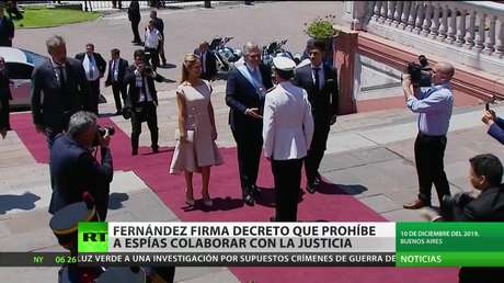 Presidente de Argentina firma decreto que prohíbe a espías colaborar con la Justicia