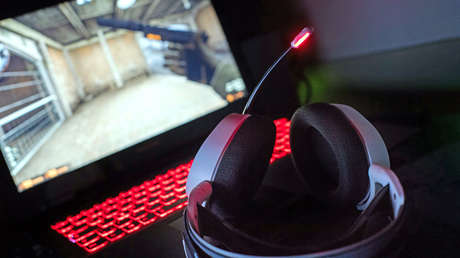 Condenan a 116 años de cárcel a una 'gamer' e 'influencer' brasileña por estafa