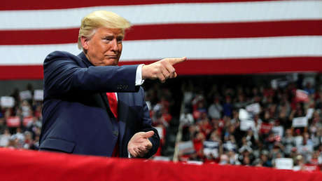 Trump "presiente" que la tasa de mortalidad mundial del coronavirus es menor a la presentada por la OMS