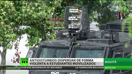 Policía antidisturbios en Colombia dispersa de forma violenta a estudiantes movilizados
