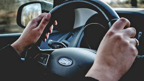 Por un error al volante, una mujer atropella a sus tres hijos y uno resulta muerto